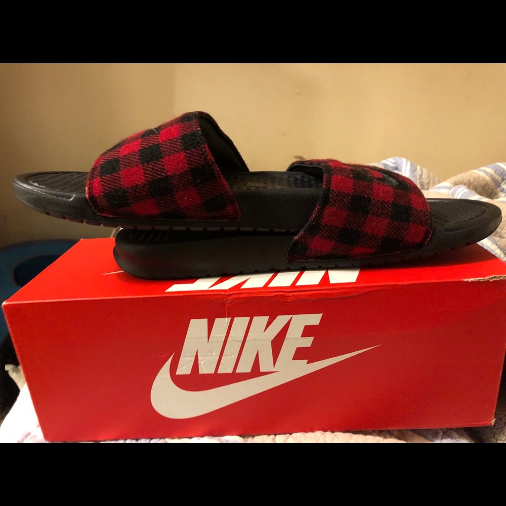 Nike Slides Only worn once indoors